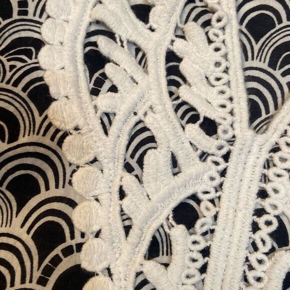 Talbots Black and White with Lace Front 3/4 Sleeves Tunic Top Women Size Medium - Picture 6 of 10